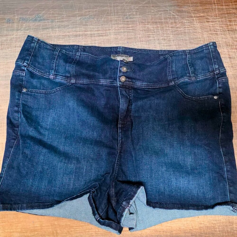 Torrid Size 26 Dark Denim 3 Button Stretch Shorts